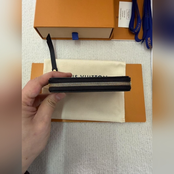 Louis Vuitton Zippy Coin Purse - Picture 6 of 16